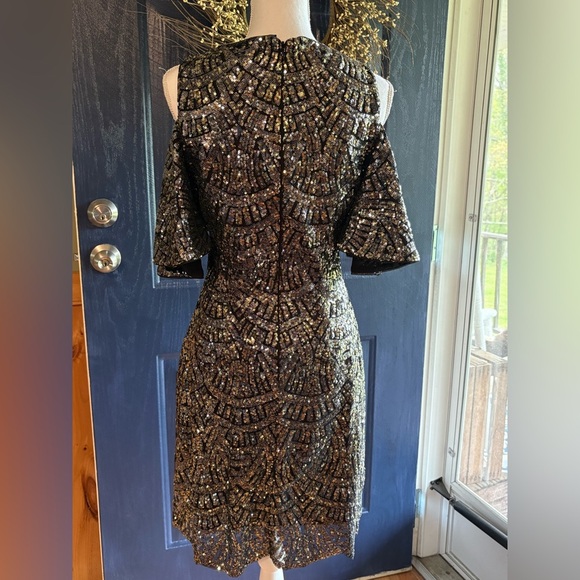 Vince Camuto Black,Gold & Silver Cold Shoulder Sheath Dress. Women’s size 6 - Picture 6 of 13